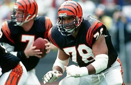 Anthony Munoz Signed Cincinatti Bengals Jersey (Beckett) 11xPro Bowl Off. Tackle