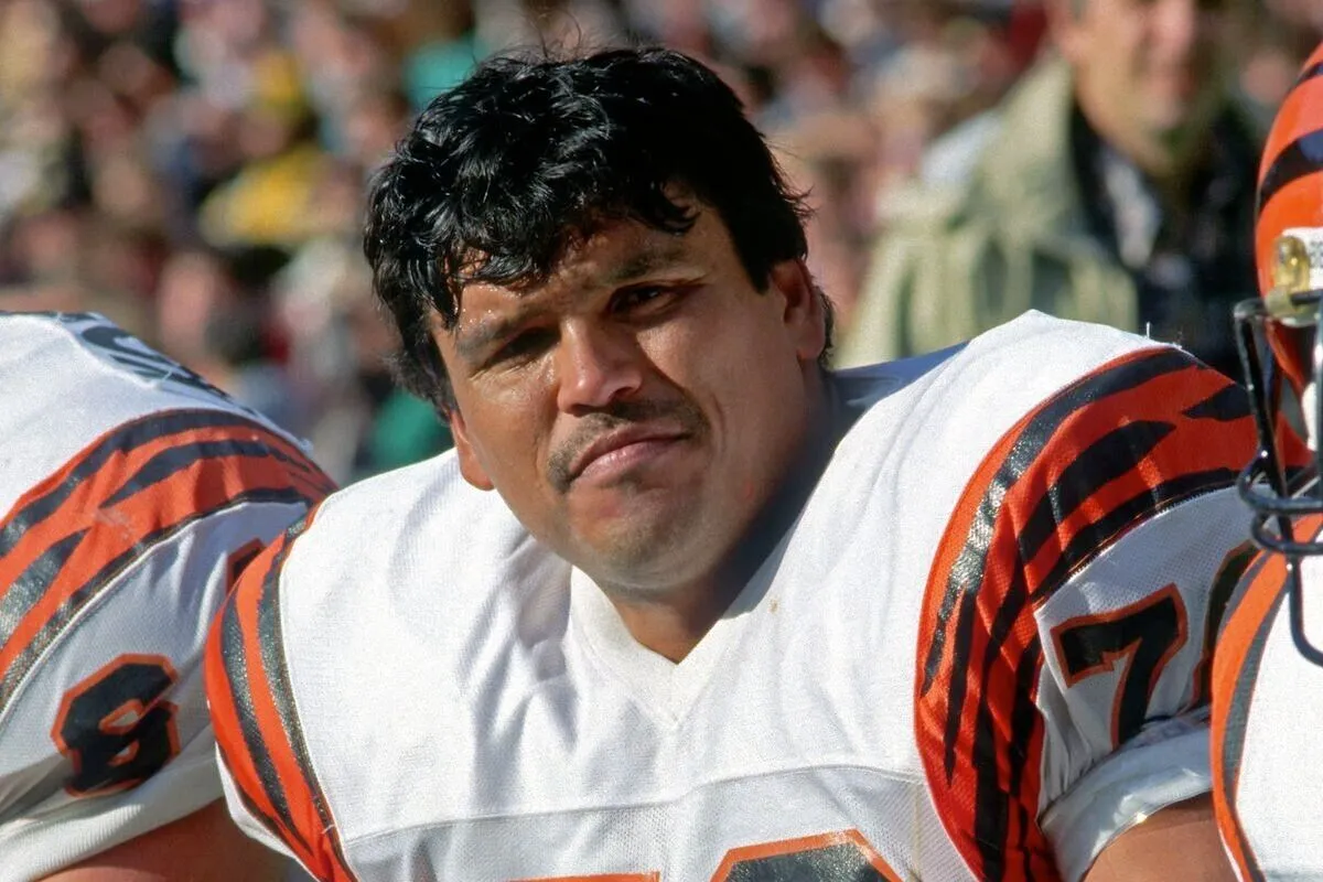 Anthony Munoz Signed Cincinatti Bengals White Jersey (JSA) 2xSuper Bowl O-Tackle