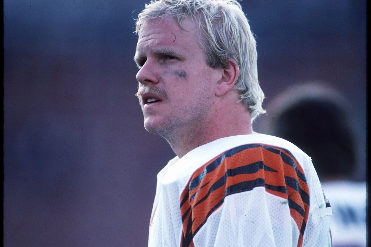 Boomer Esiason Signed Cincinnati Bengals Black Jersey (Beckett) 4xPro Bowl QB