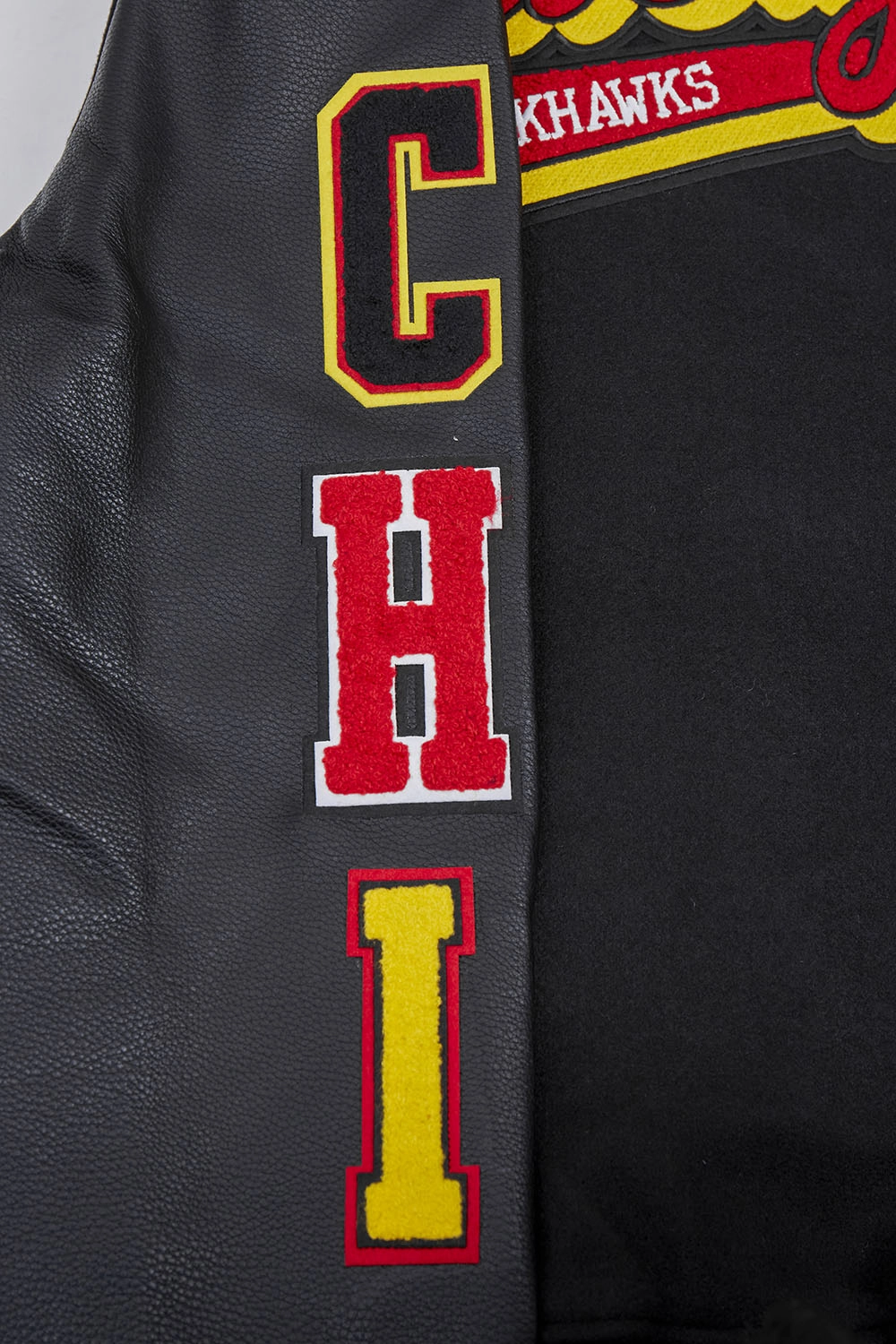 CHAMARRA UNIVERSITARIA NHL CHICAGO BLACKHAWKS SCRIPT TAIL