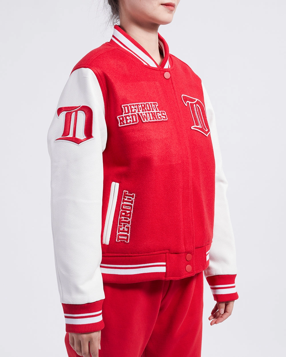CHAMARRA UNIVERSITARIA NHL DETROIT RED WINGS RETRO CLASSICS PARA MUJER