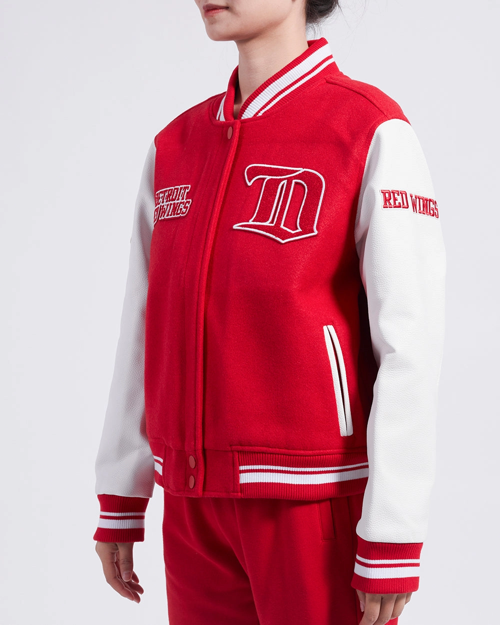 CHAMARRA UNIVERSITARIA NHL DETROIT RED WINGS RETRO CLASSICS PARA MUJER