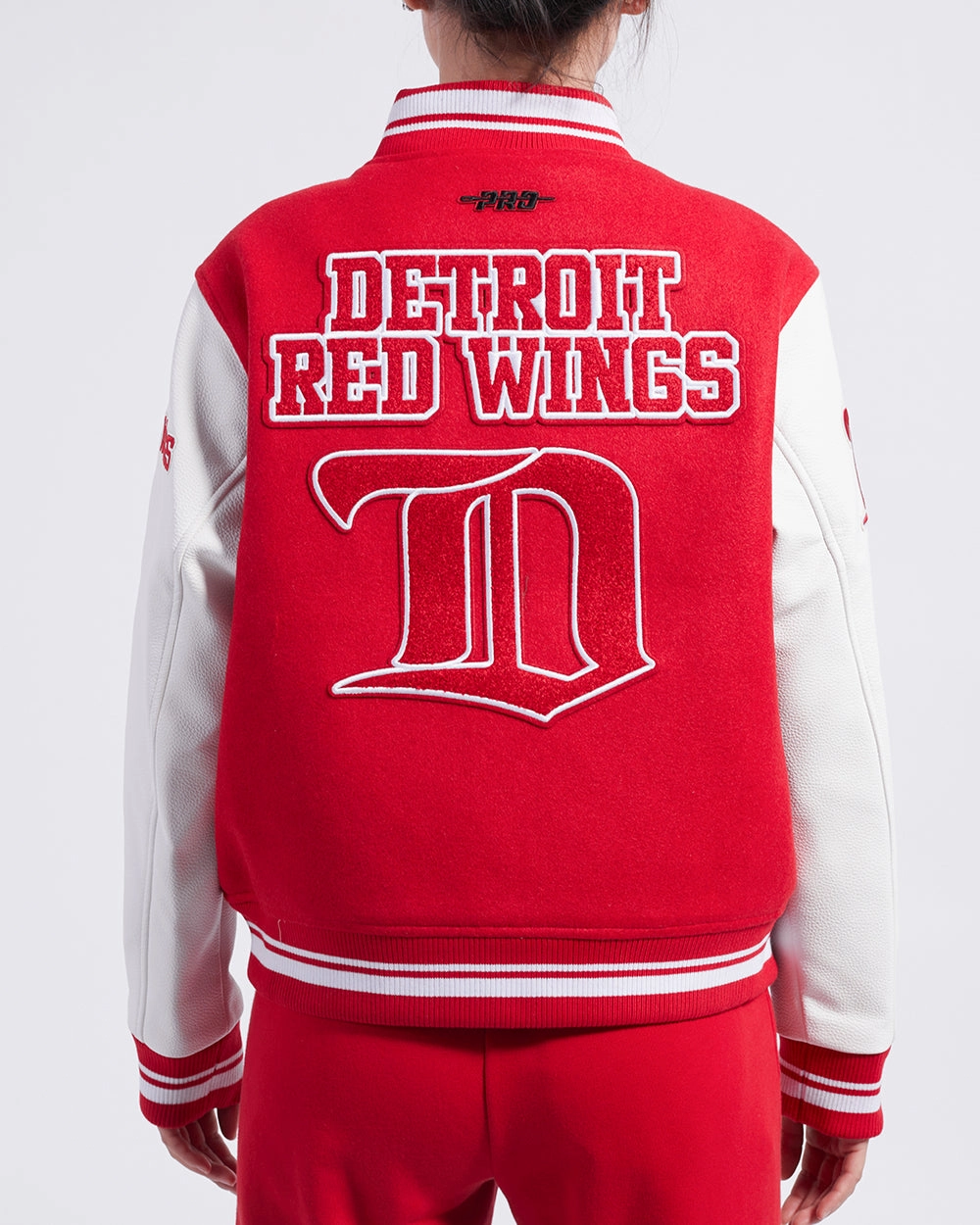 CHAMARRA UNIVERSITARIA NHL DETROIT RED WINGS RETRO CLASSICS PARA MUJER