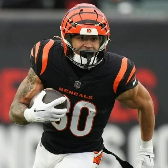 Chase Brown Signed Cincinnati Bengals Jersey (Beckett) 2023 Draft Pick / RB