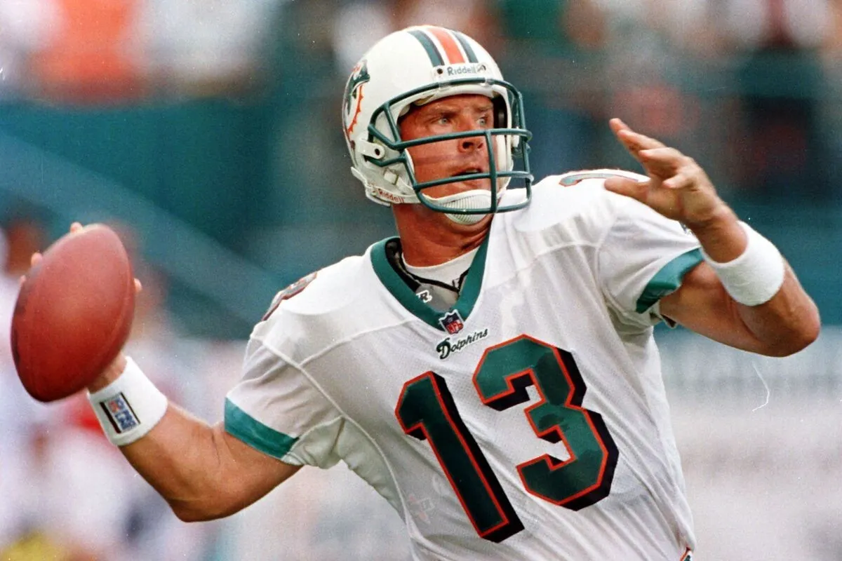 Dan Marino Signed Miami Dolphins Jersey (TriStar) 9xPro Bowl Q.B / H.O.F. 2005