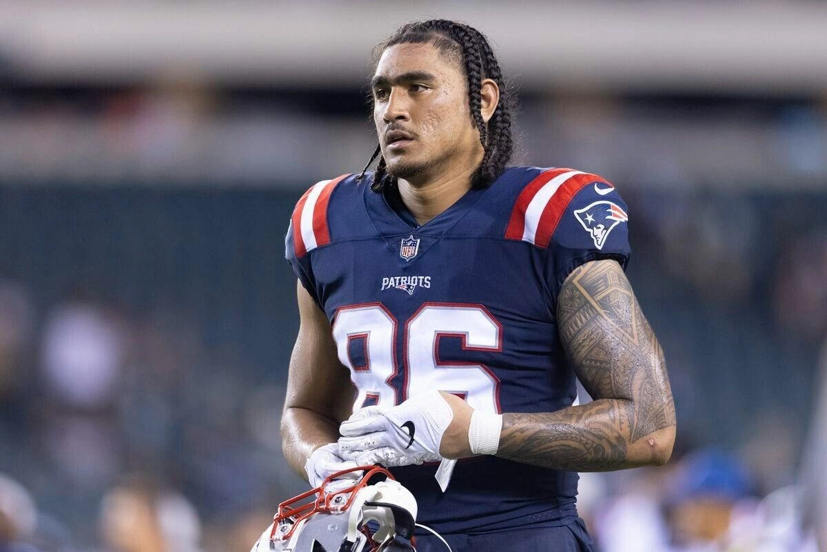 Devin Asiasi Signed New England Patriot Jersey (JSA COA) 2020 3rd Round Pick TE