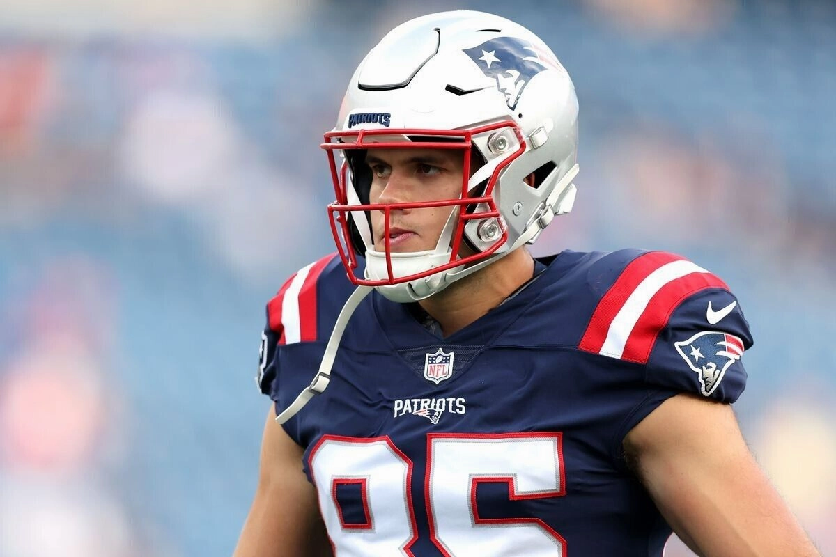 Hunter Henry Signed New England Patriots Jersey (Beckett) 2016 2nd Round Pick TE