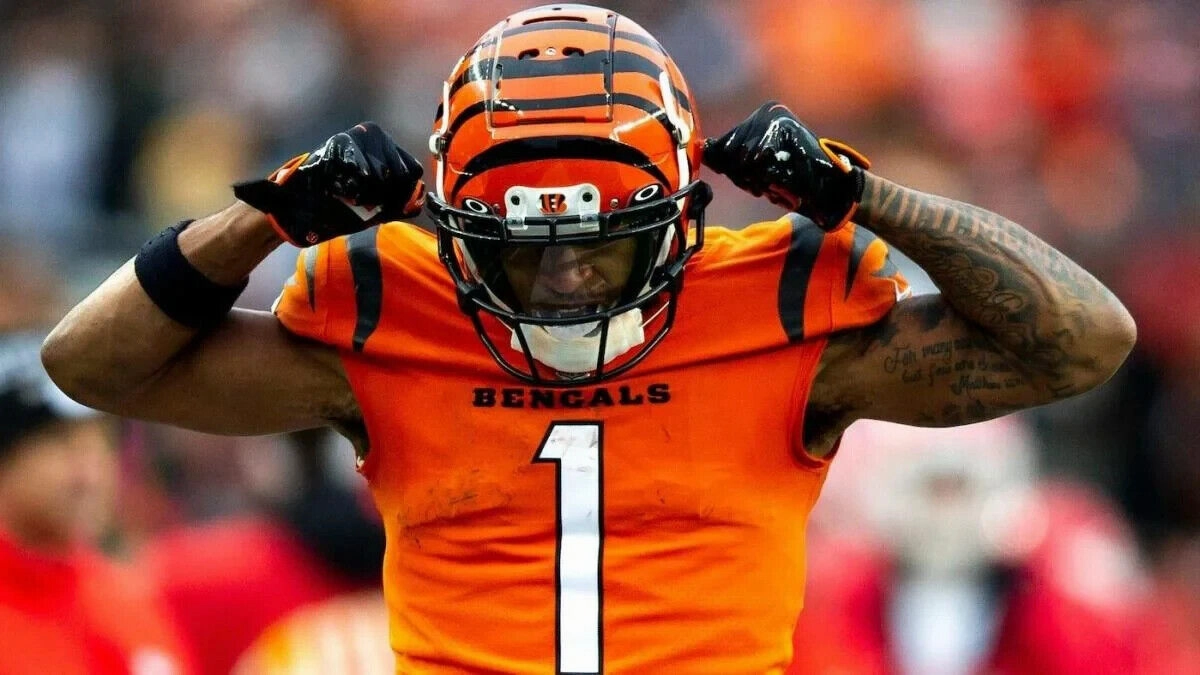 Ja'Marr Chase Signed Bengals Jersey (Beckett) Cincinnati 1st Rd Pick 2021 Draft