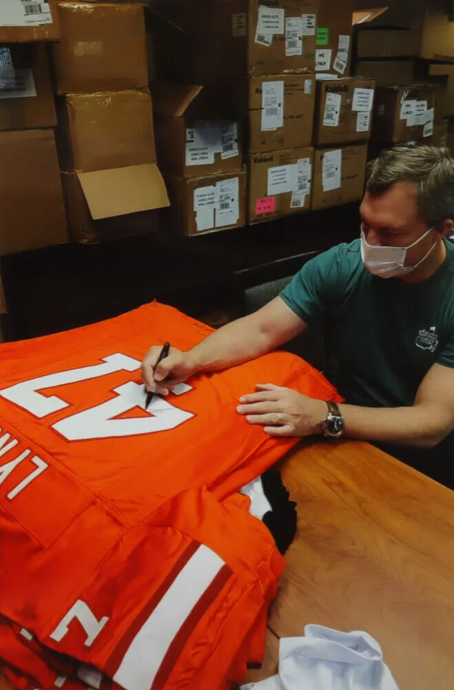 John Lynch Signed Tampa Bay Buccaneers Jersey (Beckett Hologram) Bucs 19932003