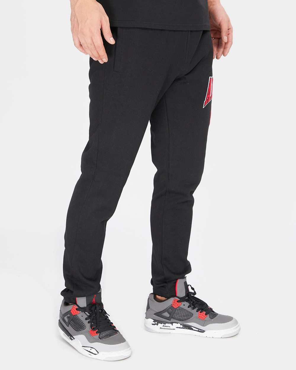 NFL ATLANTA FALCONS CREST EMBLEM MEN'S RIB SWEATPANT (BLACK/RED/BLACK)