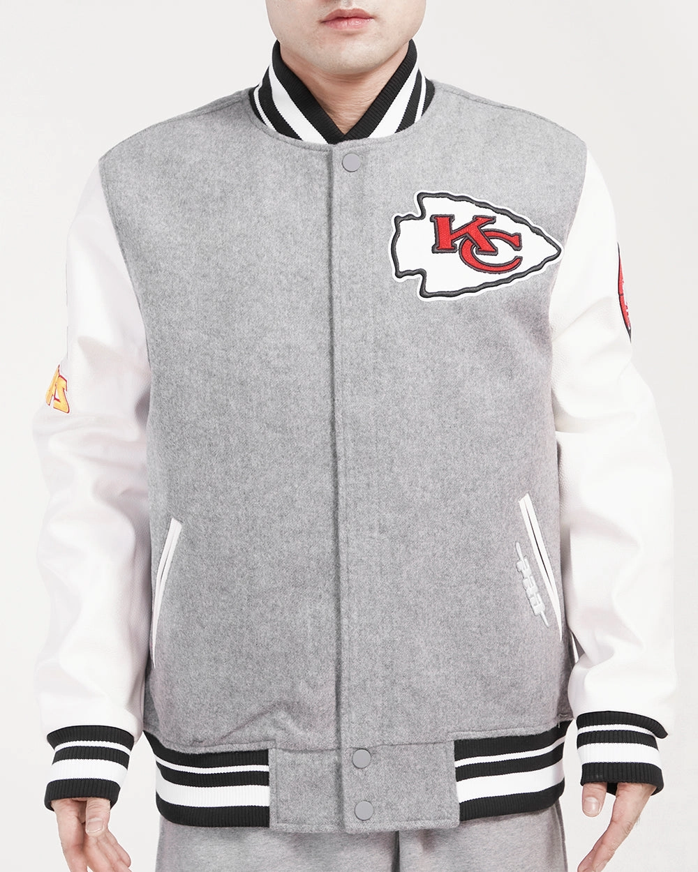 NFL KANSAS CITY CHIEFS OLD ENGLISH MEN'S RIB WOOL VARSITY JACKET (HEATHER GREY/WHITE/BLACK)