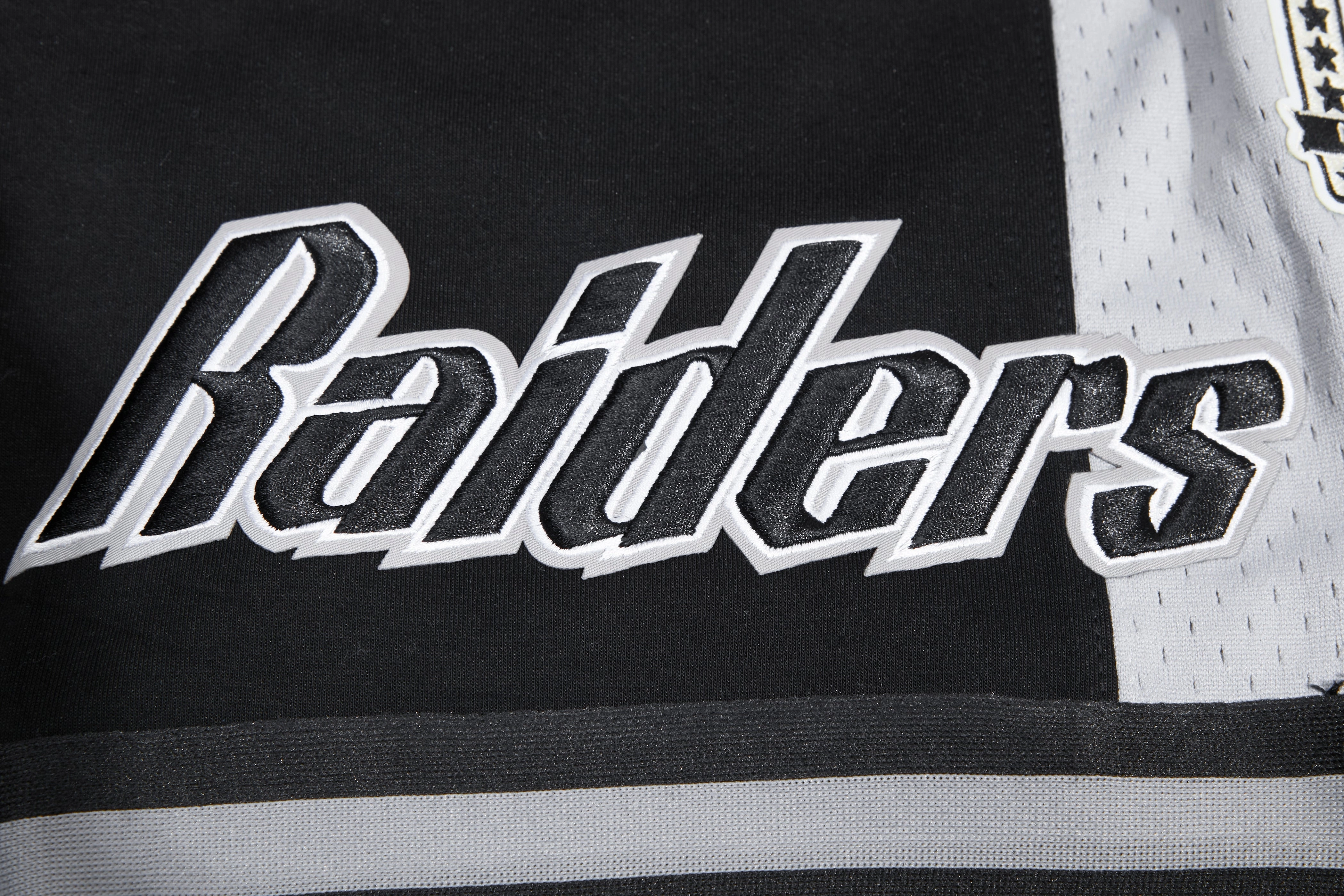 NFL OAKLAND RAIDERS RETRO CLASSIC MEN'S 2.0 SHORT (BLACK/GREY)