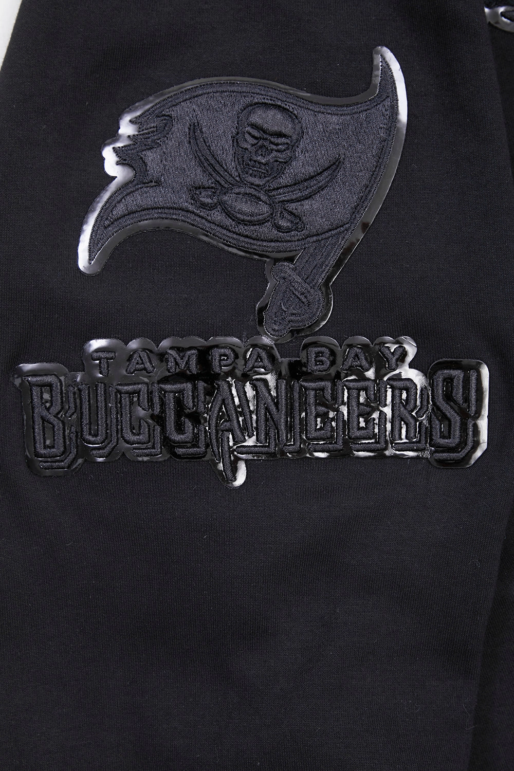 NFL TAMPA BAY BUCCANEERS TRIPLE BLACK MEN'S PULLOVER HOODIE (TRIPLE BLACK)