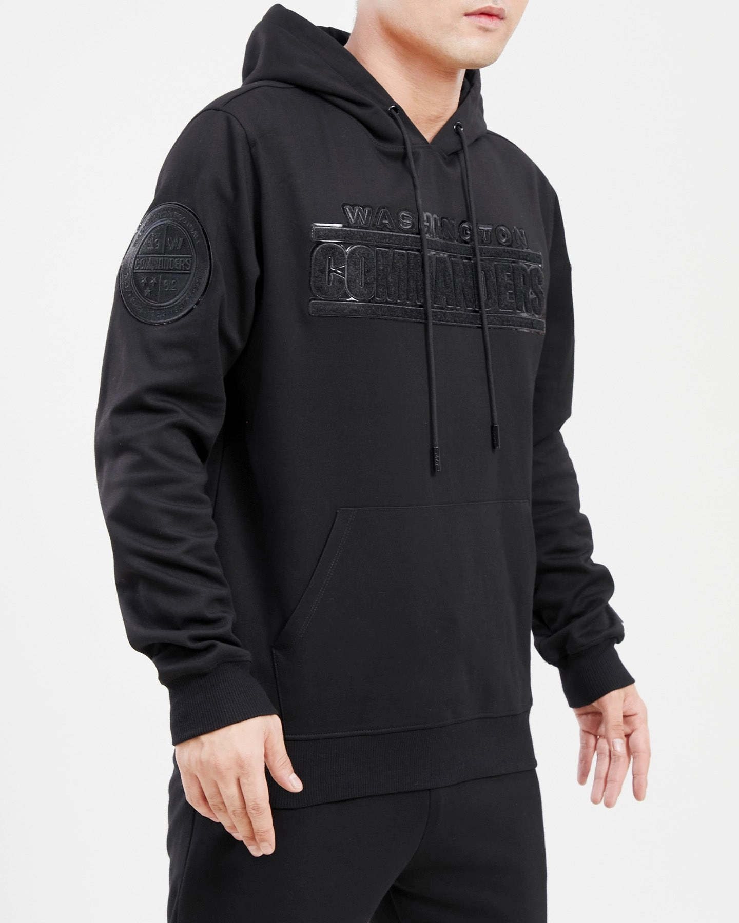 NFL WASHINGTON COMMANDERS TRIPLE BLACK MEN'S PULLOVER HOODIE (TRIPLE BLACK)