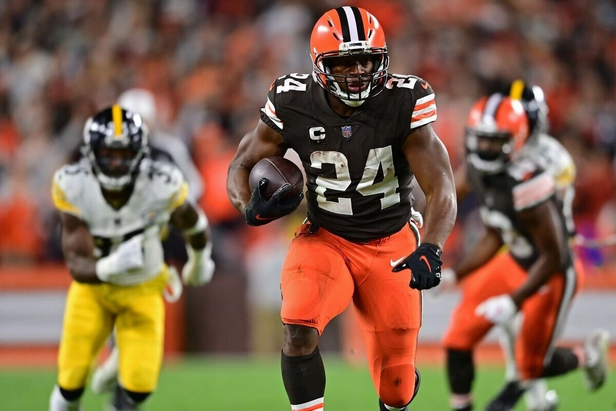 Nick Chubb Signed Cleveland Browns Pro Cut Jersey (Beckett) 2nd Rnd Pick 2018 RB