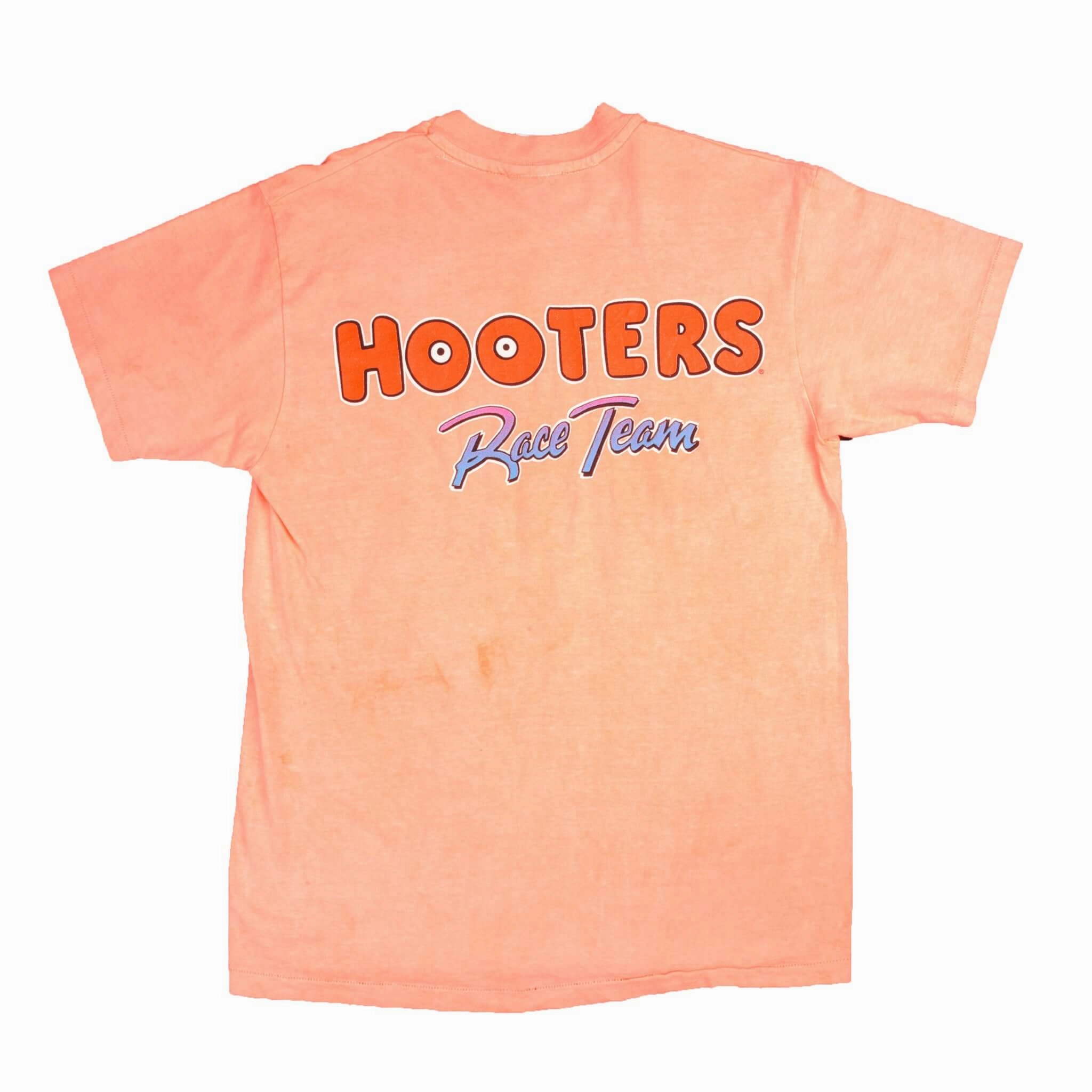 VINTAGE NASCAR ALAN KULWICKI HOOTERS RACE TEAM TEE SHIRT 90S SIZE MEDIUM MADE IN USA