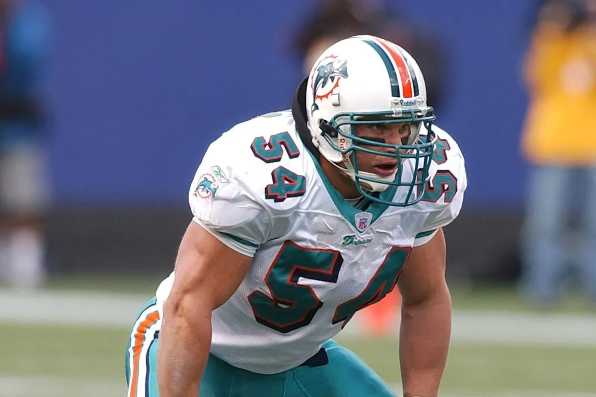 Zach Thomas Signed Miami Dolphins 35x43 Framed Jersey (JSA COA) 7xPro Bowl L.B.